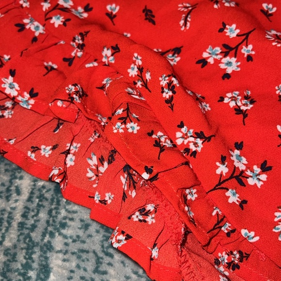 BRAND NEW NEVER WORN RED FLORAL SHORTS - Picture 3 of 5